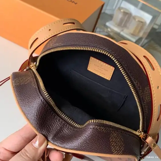 CHAPEAU Louis BOITE PETITE Vuitton 0518